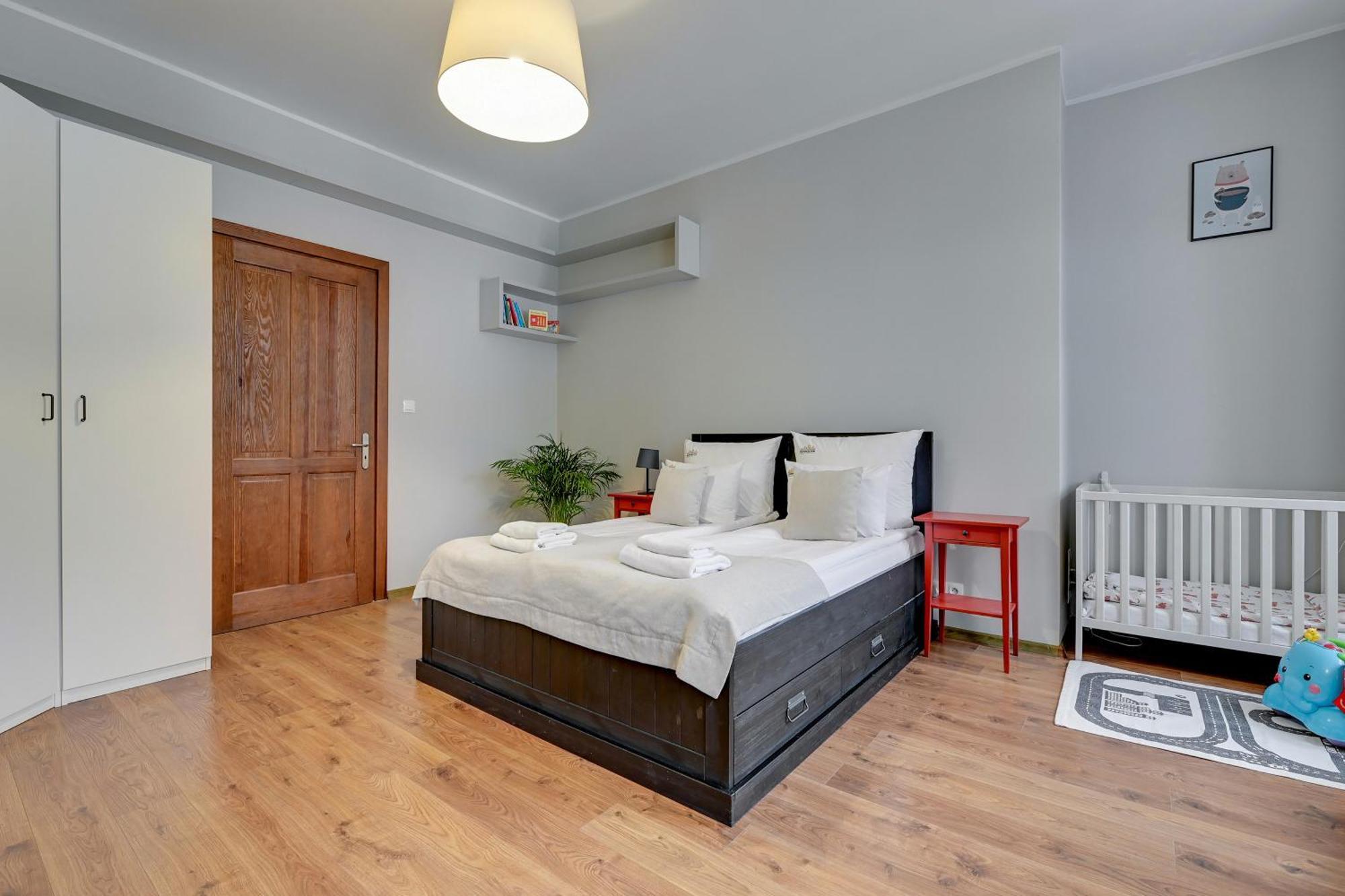 City Center, Art House & Family Stay By Downtown Apartments Gdansk Bagian luar foto